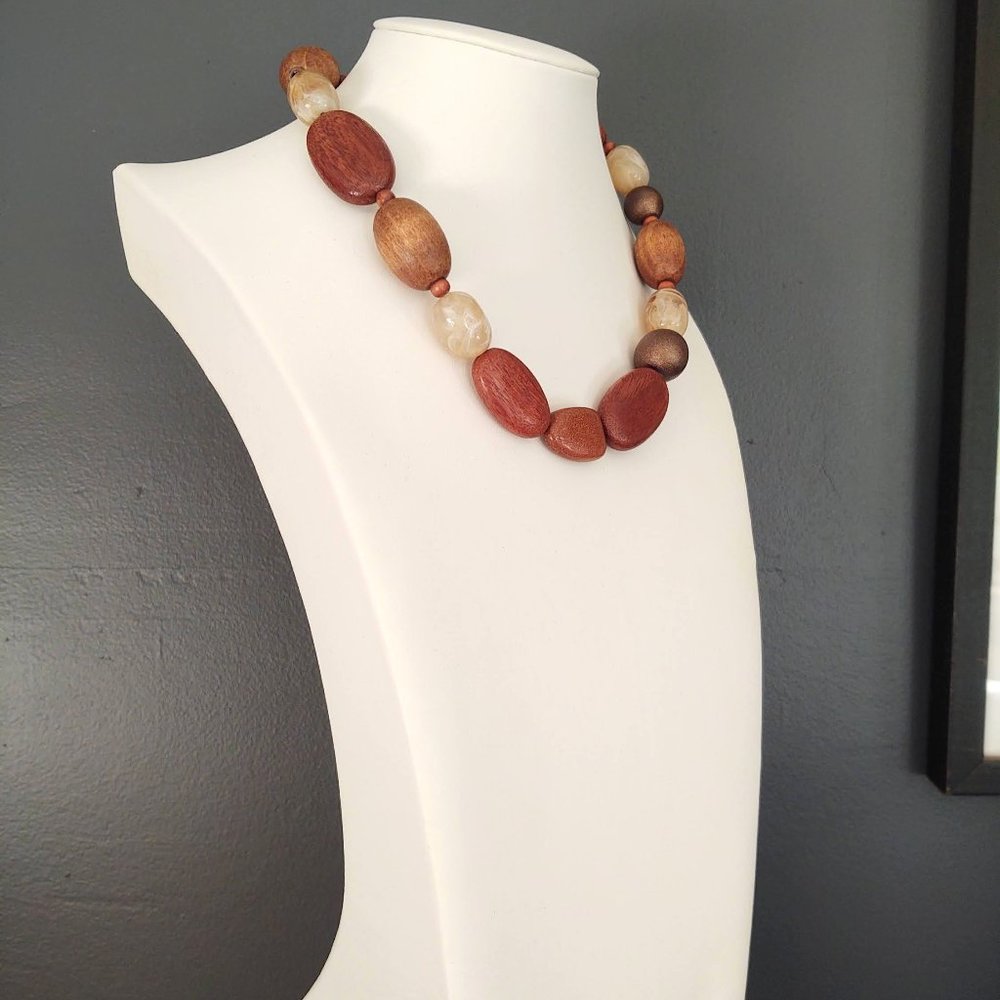 Wood and faux stone necklace - Picture 4 of 12